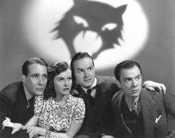 oldhollywoodfilms:Douglass Montgomery, Paulette Goddard, Bob Hope, and John Beal in The Cat and the Canary (1939).