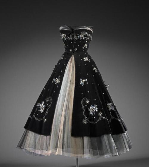fashionsfromhistory:Evening DressLa Petite (Melbourne)c.1958National Gallery of Victoria