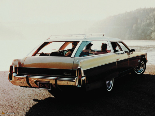 crazyforcars: Oldsmobile Custom Cruiser clamshell wagon (spelling corrected, thanks to latemodelrex)