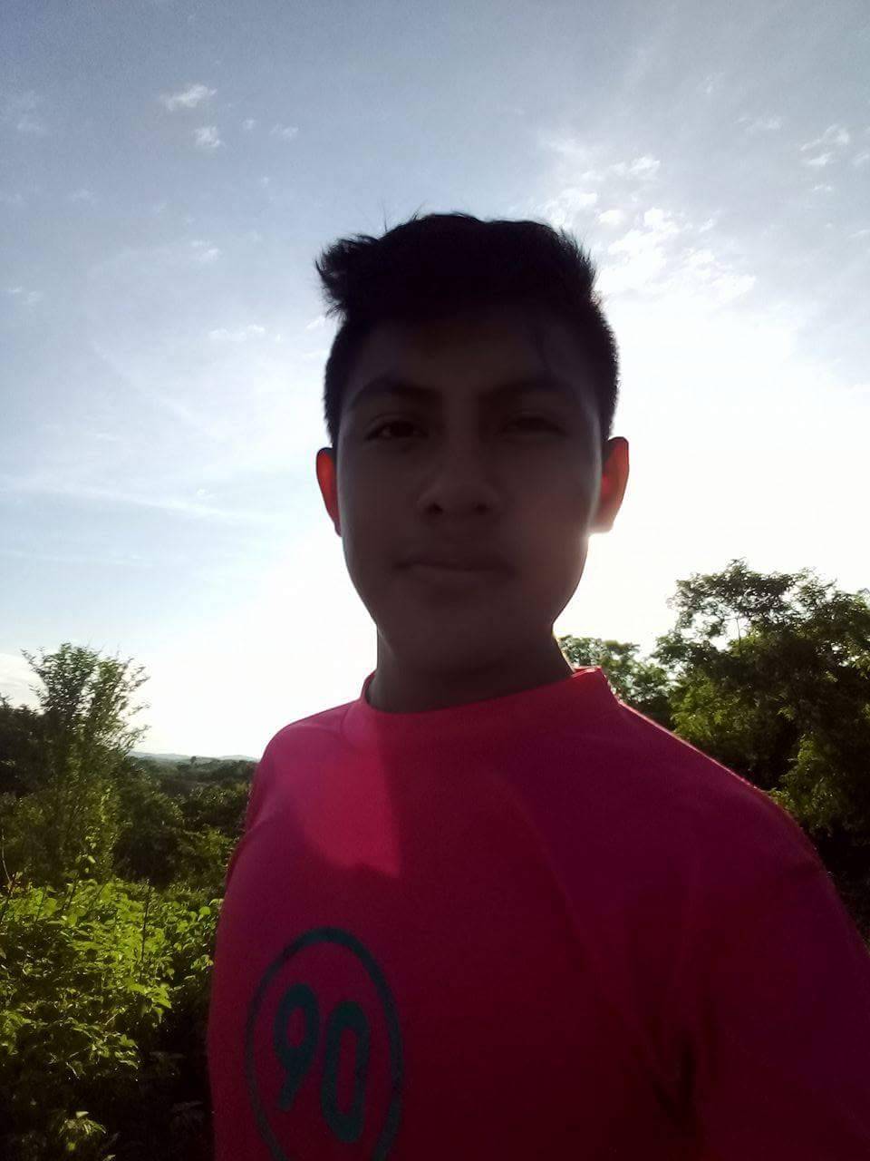 autentiko:  Carlitos Mexicano 18 añitos muy buena tula le gusta mistrarxe a cual