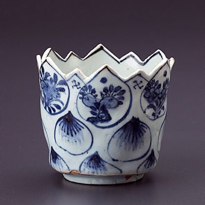 Mukozuke bowl (with pronounced foliations to suggest a lotus in bloom). Ming Dynasty (1368-1644). Po
