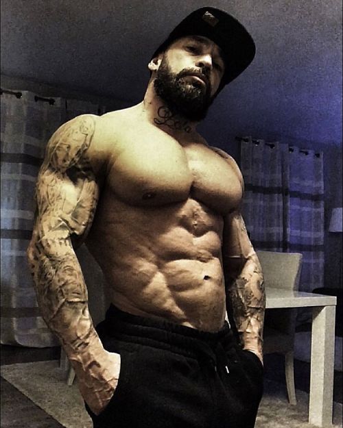 drwannabewannabe:  Snack time and more glowering for David Henrique Novo aka relentless_vegeta_dhn.