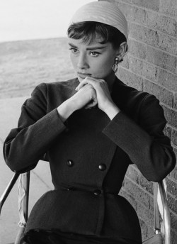 gatabella: Audrey Hepburn during the filming