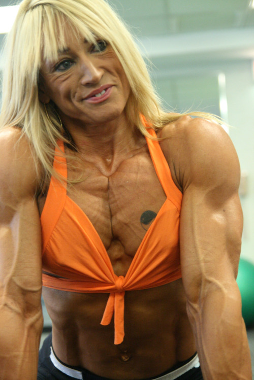 loveoffemalemuscle:  Jo Stewart - what I wouldn’t give to know her personally! 
