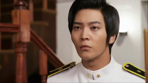 zaruba-needslove:  Since in Bridal Mask you don’t usually get much funny scene…. and then this happens.Other officers: Sir! Bridal Mask’s doing stuff!Shunji: Eh? But Bridal Mask is here!Gangto: <I’m so innocent~~~>*repeat 2 more times*[LIFE