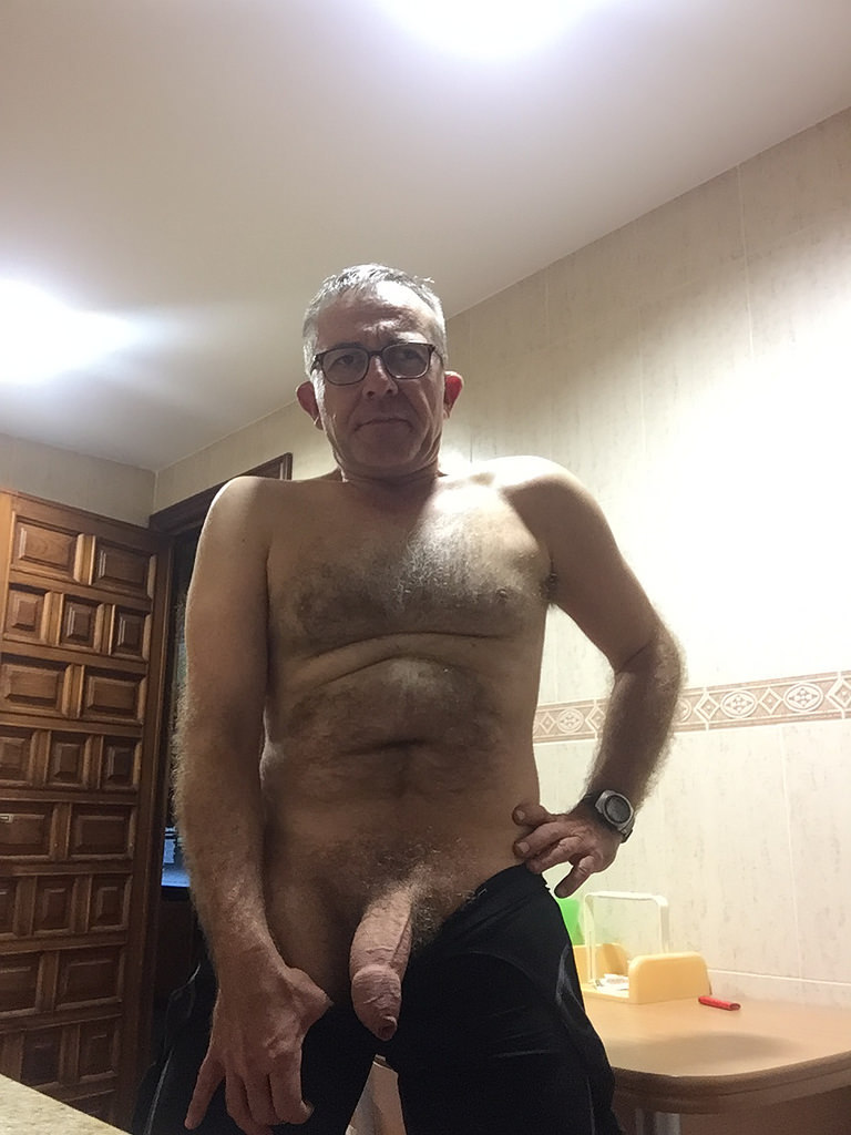 yesmattheww:  esse coroa me comendo na pia, que maravilha seria