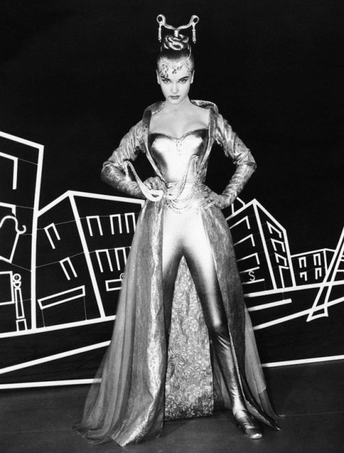 atomic-chronoscaph:Anne Francis (1954)