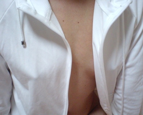 素人ノーブラ浮き乳首 waterfoxy.tumblr.com/archive #braless #nipples #tits #amateur #ノーブラ #乳首 #素人