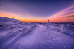sapphire1707:  Snow, wind and fire | by JrnAllanPedersen | http://ift.tt/18f3QxA