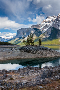 Unwrittennature:  Lake Minnewanka’s Layers (By Jololog)