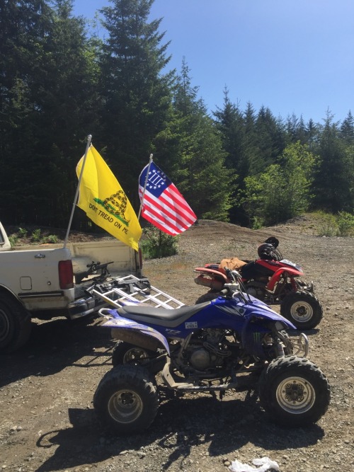 Happy Memorial Day y'all! Campout and riding adventure with @quadjunky . Guns , flags, beer, quads and gorgeous scenery what more could you want? Although I have my first wreck on my quad so I’ll be sore later lol