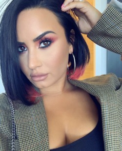 a-cleanlook:Demi Lovato 