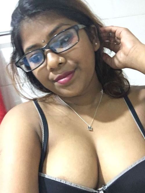 jbnallavan: easwar22: theoriginaltrinileaks:Cute Finally can see those cute mangoes  Mango baik