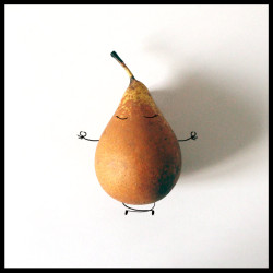 alillustrations:  zen pear :) A little bit of colours today !