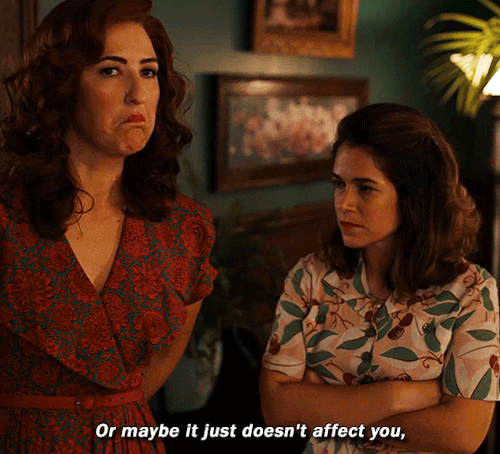 alotogifs:  A LEAGUE OF THEIR OWN 1.02