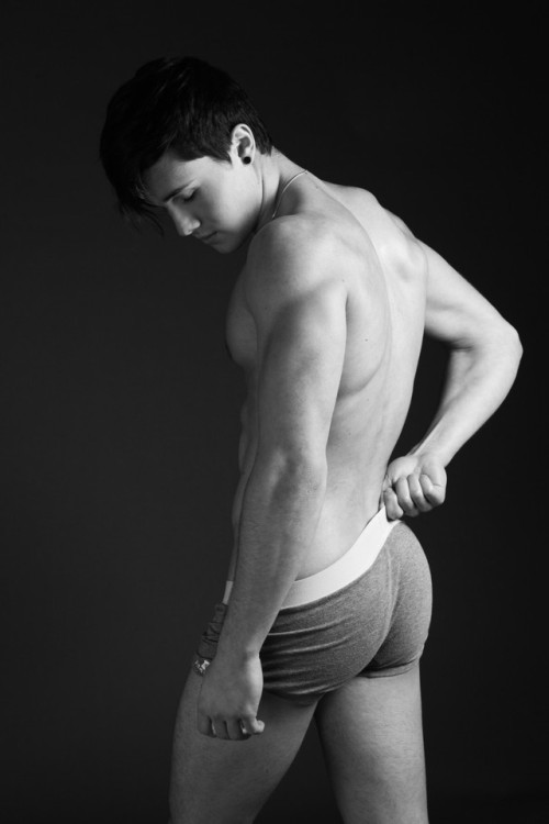 eeeisme:Famous Great Ass- Smooth and Sexy French model Enzo Carini and his boxer briefs….