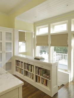 sweetestesthome:  Bookshelf instead of railing!