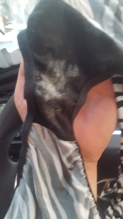 텀블서만난형님이 사주신 속옷에 잔뜩 싸놨네요ㅎ 형님께드리러가는중입니다^^ 리블은 하지말아주세요ㅎ