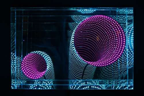 staceythinx:  Infinity LED light art by Hans Kotter Kotter on his work:  No other element inﬂuences our planet more than light. Light has enchanted me because of its inﬁnite variations and this aspect inspired me to investigate its composition and