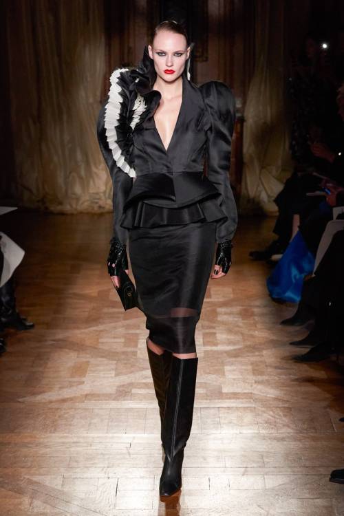 theaphroditefashionfile:  Ronald van der Kemp Spring 2020 Haute Couture