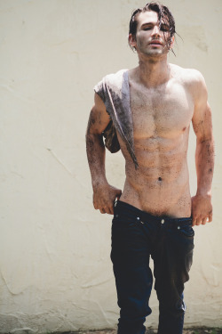 I wanna get dirty with him!