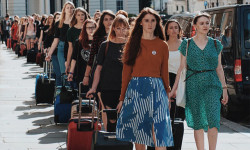 kuanios: Irish women living outside of Ireland returning to vote for determining right to abortion/reproductive health/pro-choice. Photo credit : Alastair Moore (via viperslang) 