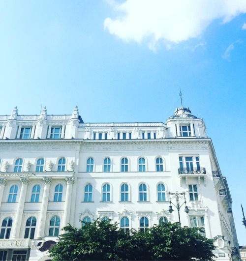 sightseeing #budapest #sightseeing #gerbeaud #architecture #building #thisisbudapest #sky #travel #w