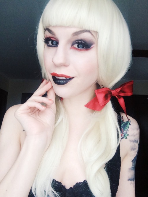 hjsteele:  Another round of “favorite cosplay makeup selfies”!   (Courtney gets in here because I did her makeup and she looked HELLA and gorgeous)