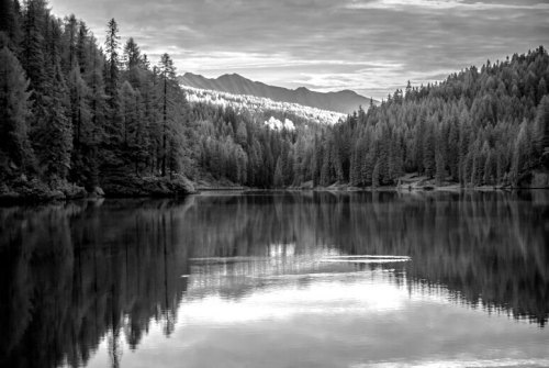 Photography by Visioni ItalianeLocation: Lago di Braies, Alto Adige Südtirol, Italy If you enjoy it,