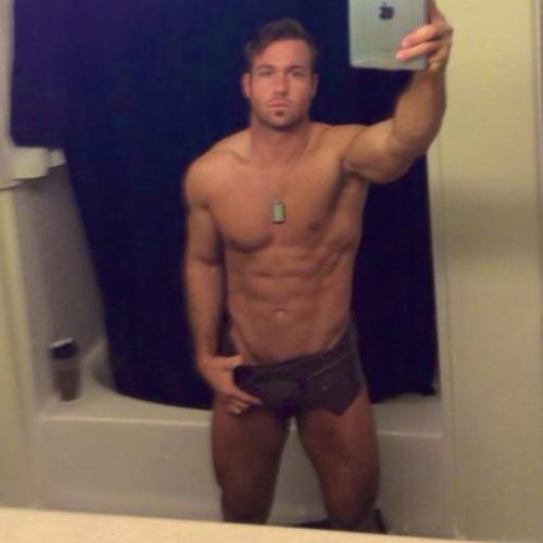 vinemales:  Look at the hot straight Chad White flopping his monster cockvinemales.com // Over 80.000 followers // Hot naked gay vinesChadwhiteXXX on Twitter: ChadWhiteXXX