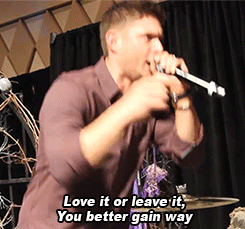 yourfavoritedirector:  Jensen rapping to Ice Ice Baby at VegasCon 2014(x) 
