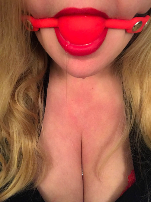 stacismom69: A Monday night boost to those who like to see me gagged. 