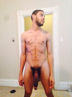 blaqbullet:  cumintosubmission:  eraticoo:  😱  Taking hung to the next level   GAWD!
