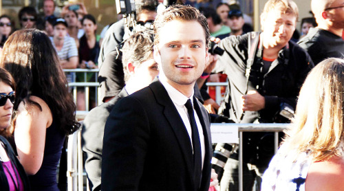 buckbarnse:Favorite Celebrity Meme:↳ [2/4] Favorite photos overall My heart just stopped.