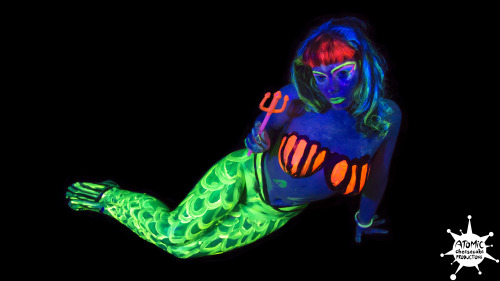 Porn New Blacklight Body Painting videos with photos