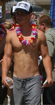 dudes-on-demand:  Aloha
