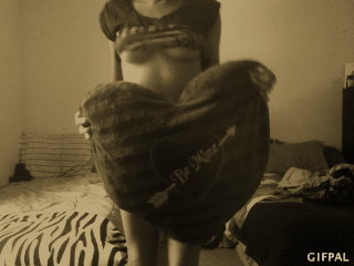 dittletheskittle:  what i’ve been doing for the past 30 minutes. playing. 