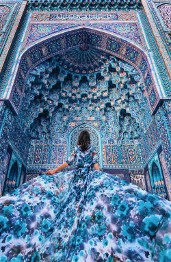 mymodernmet:  Travel Photographer Captures Gorgeous Flowing Gowns Against Breathtaking Landscapes
