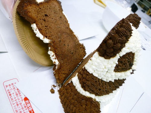 Japanese Cute PANDA Cake!! Who cuts him first? Can you eat this cake?