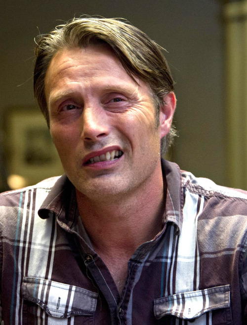 emptyhearse-moved:mads feat. his perfect teeth (◡‿◡✿)