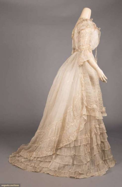 TRAINED LINGERIE GOWN, 1870s1-pc cream muslin &amp; Valenciennes lace gown w/ drawstring neck to bow