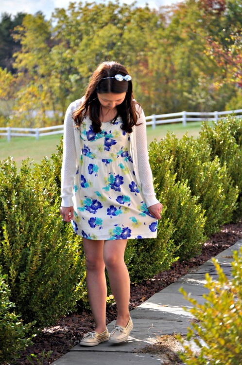 Outfit: Dress: American Eagle | Cardigan: Nordstrom | Shoes: Sperry Top-Sider | Headband: Korea (via