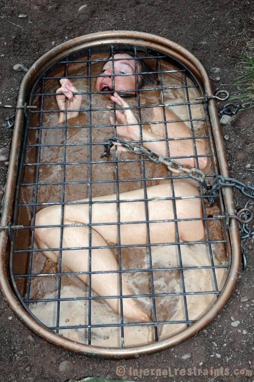 toodeviant: “It is just a small tub set down into the ground with a steel grate over the top. 