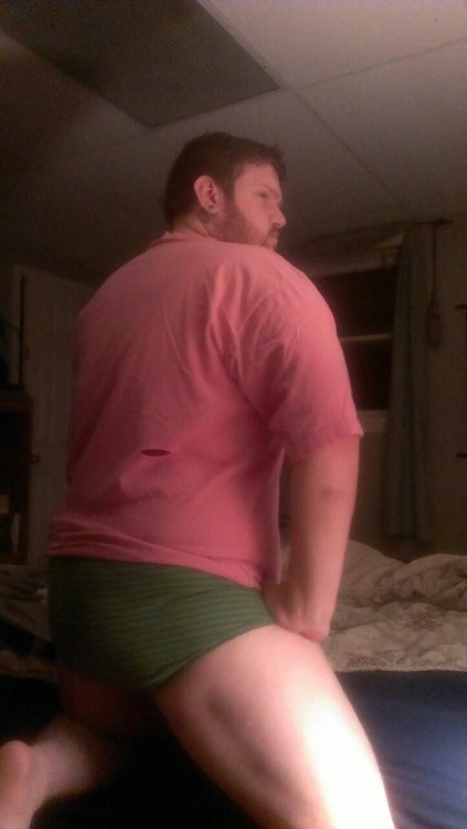 paintchipsforpyromancers:  On Wednesdays we wear watermelon.