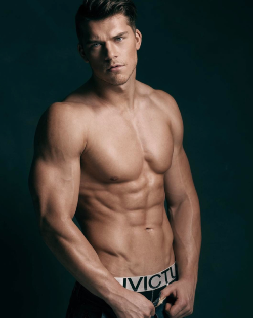 meatmarketblog:  @kazvanderwaard