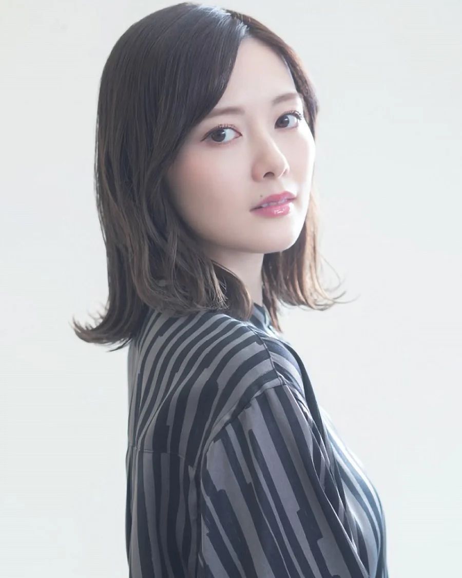 かわいい O 白石麻衣 Mai Shiraishi かわいい O 白石麻衣 Mai Shiraishi