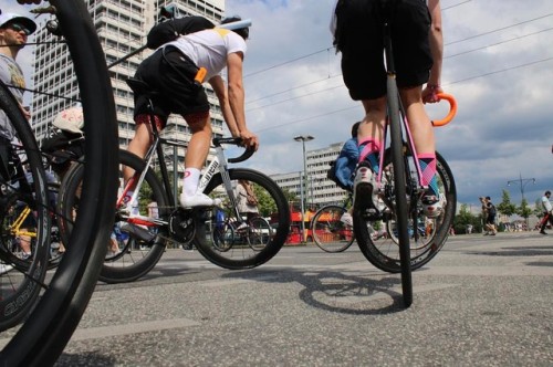 eastlondonfixed:#TBT to sunny days and cruising round Berlin ☀️ #elfhuez #eastlondonfixed #elfcc #el