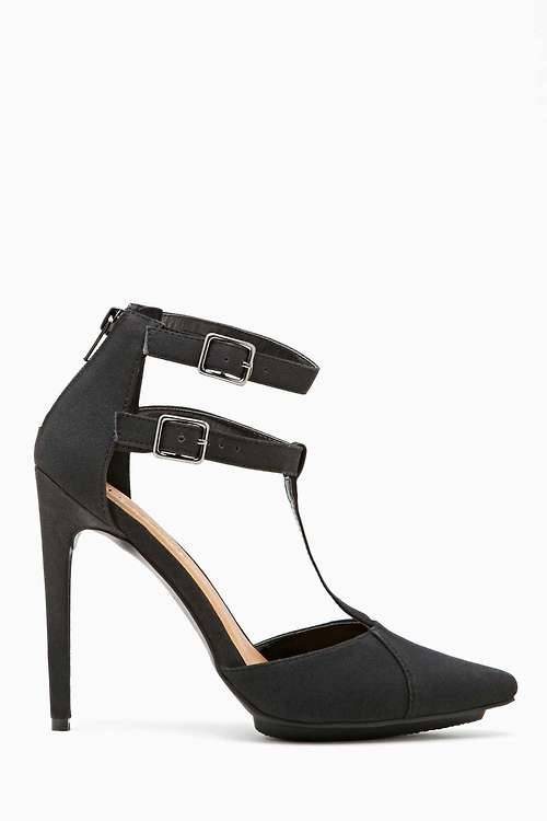 High Heels Blog all-black-all-the-time: Shoe Cult On Point PumpHeart it on… via Tumblr