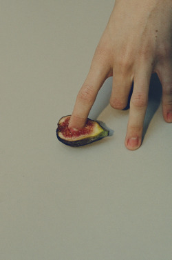 laudanumandabsinthe:Fig Fingering