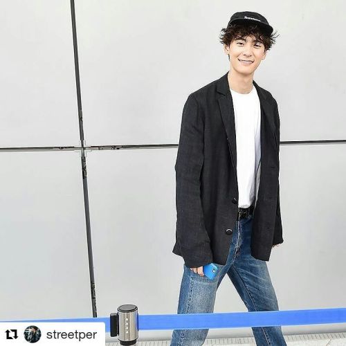 #Repost @streetper with @repostapp ・・・ @dhoalsh Men&rsquo;s Street Style by #Streetper #seoulfas